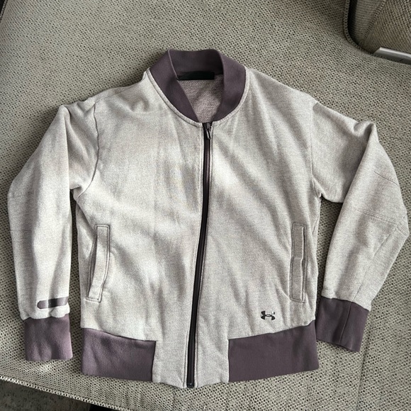 Under Armour Tops - Womens XS Under Armour Sweatshirt